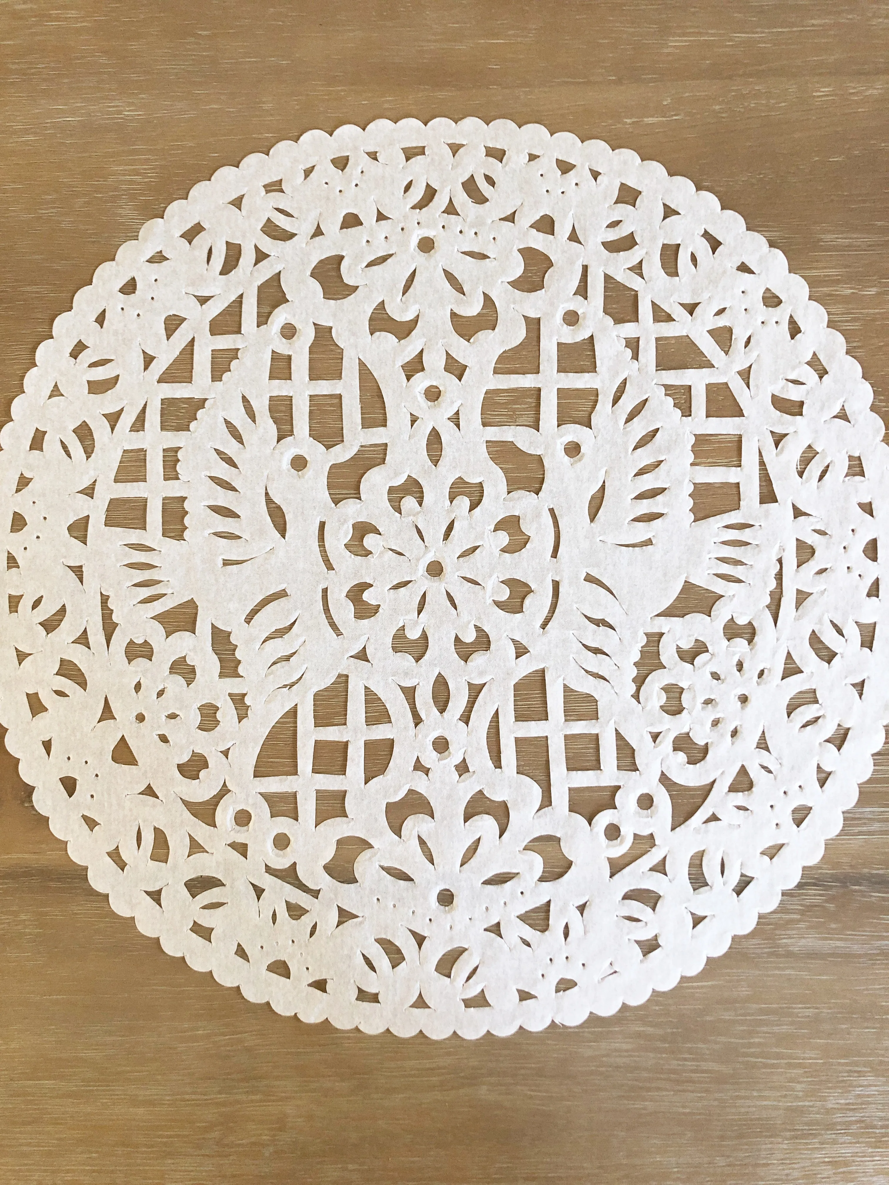 Tissue doilies- set of 4 placemats