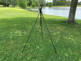 Twisted tripod with trammel hook